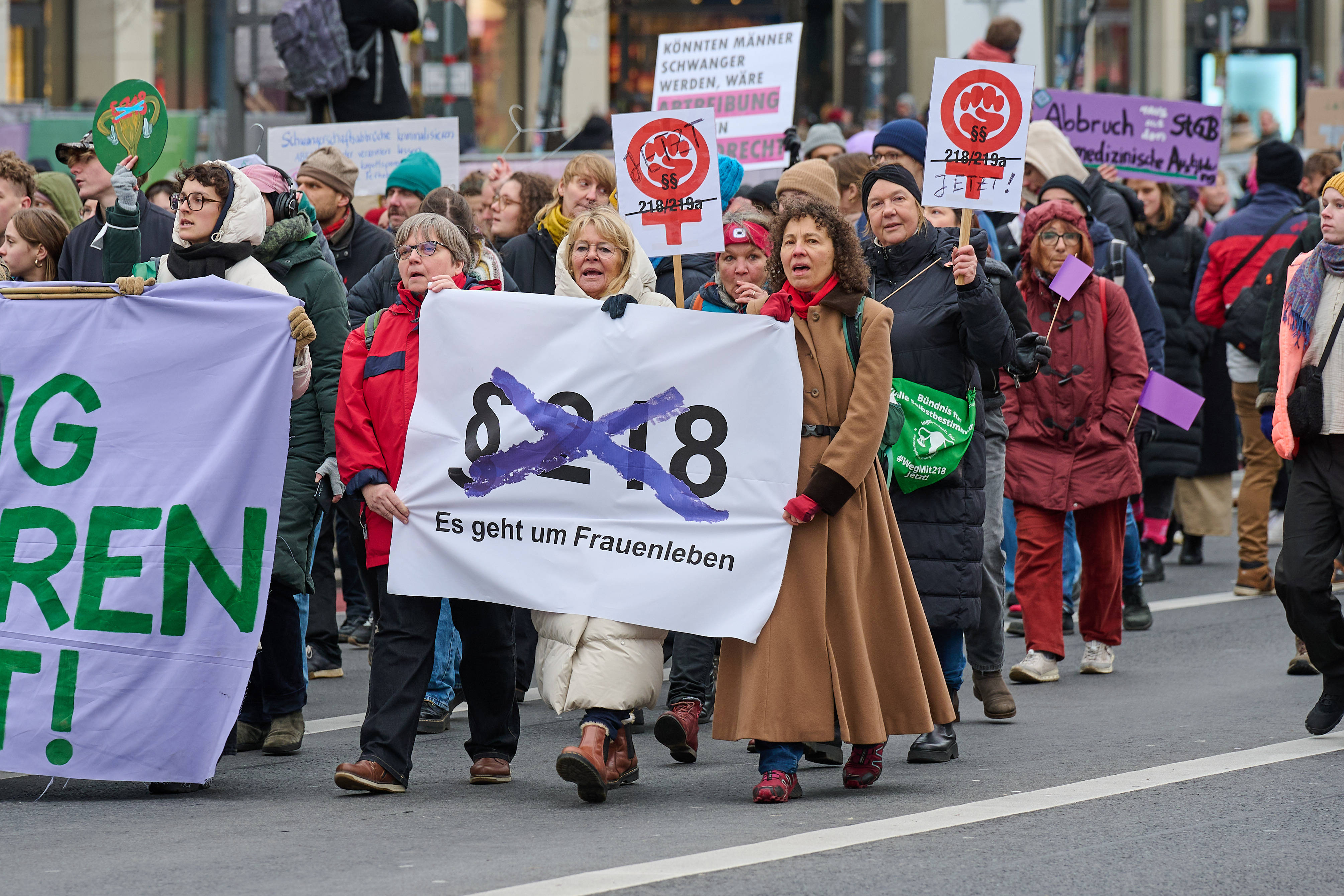 Die Kampagne Abtreibung legalisieren rief am 07.12.2024 in Berlin und Karlsruhe zu Demonstrationen für die Legalisierung von Abtreibungen statt